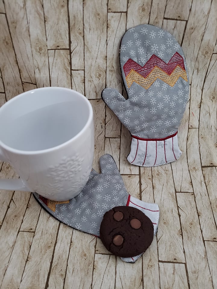 Mitten Mug Rug Christmas Mitten Mug Rug – A-Z Blanks and Designs